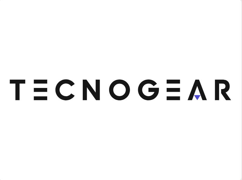 Imagen con el logotipo de TecnoGear con un fondo blanco y las letras de color negro y morado.